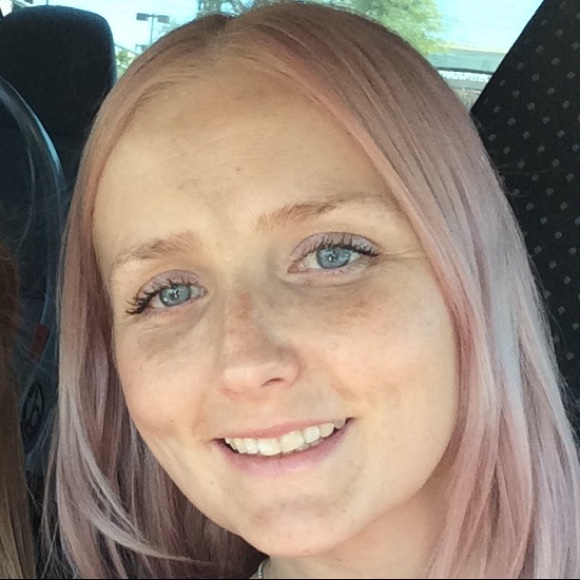 Meet your Posher, April - Picture 2 of 4